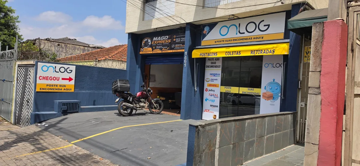 Fachada da loja Onlog Congonhas na Av. Pedro Bueno, 1461